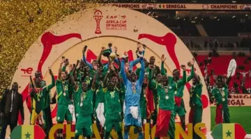 نجوم السنغال يحتفلون بكأس أفريقيا قبل لقاء بيرو «فيديو»